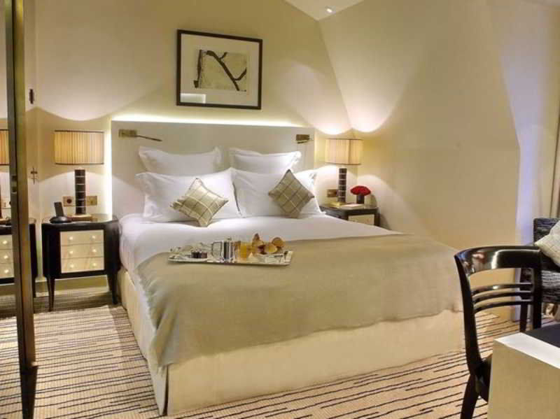 Montaigne 5* Parijs